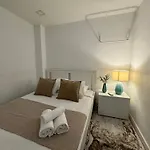 Alfama House בית הארחה *