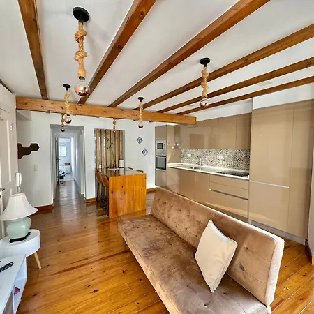 Alfama House بيت ضيافة *